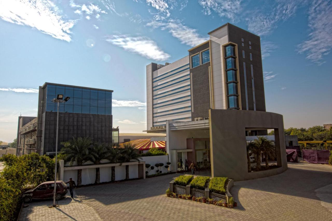 Hotel Kasturi Orchid Pāl Dış mekan fotoğraf