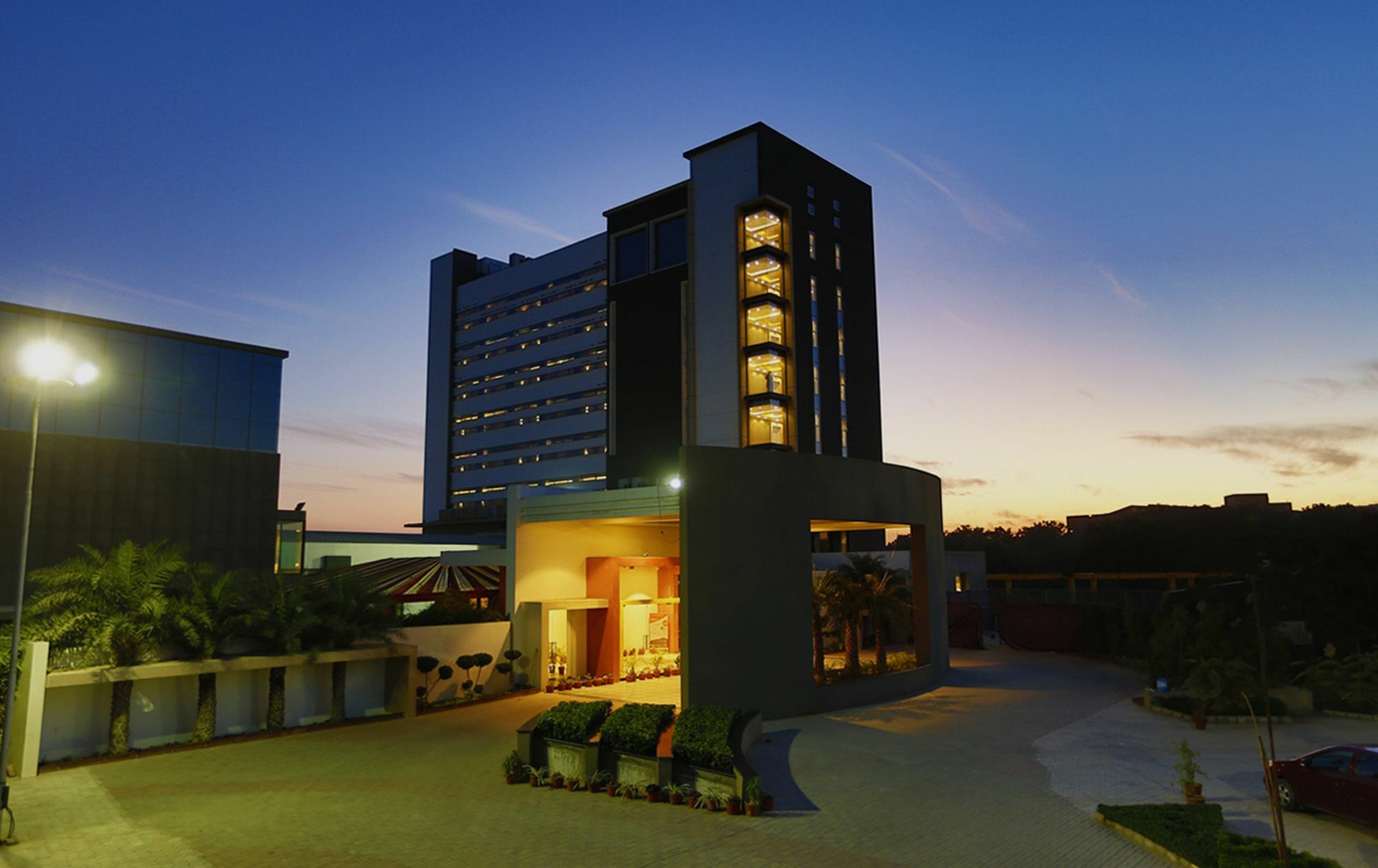 Hotel Kasturi Orchid Pāl Dış mekan fotoğraf